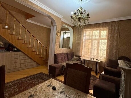 3 otaqlı həyət evi/bağ evi - Azadlıq Prospekti m. - 1200 m²