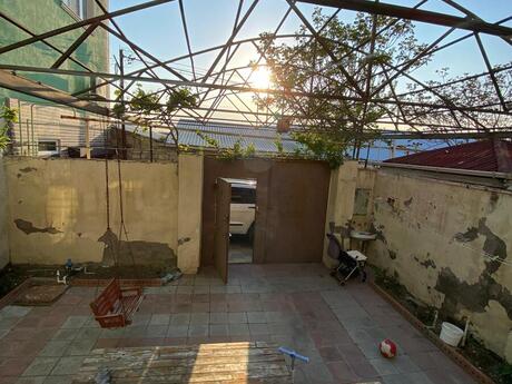5 otaqlı həyət evi/bağ evi - Qaraçuxur q. - 150 m²