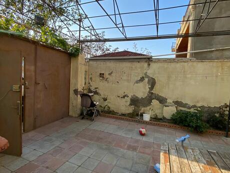 5 otaqlı həyət evi/bağ evi - Qaraçuxur q. - 150 m²