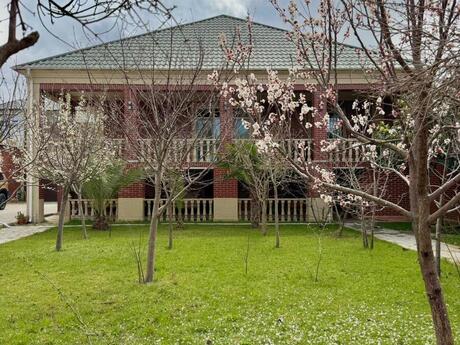 4 otaqlı həyət evi/bağ evi - Mərdəkan q. - 180 m²