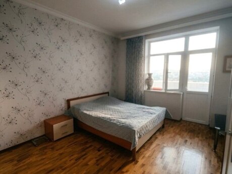 6 otaqlı yeni tikili - İnşaatçılar m. - 220 m²