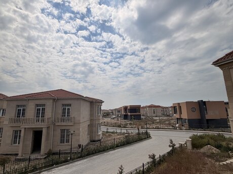 6 otaqlı həyət evi/bağ evi - Sea Breeze q. - 230 m²