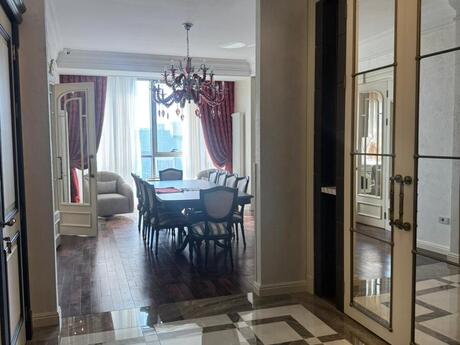 4 otaqlı yeni tikili - Ağ şəhər q. - 225 m²
