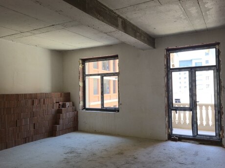 4 otaqlı yeni tikili - Ağ şəhər q. - 134 m²