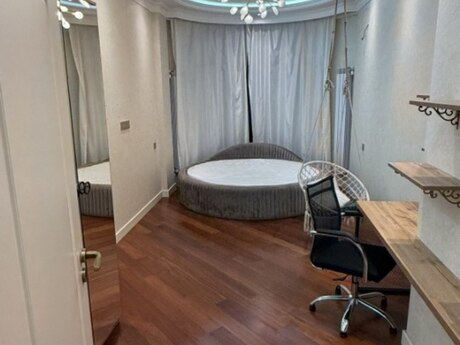4 otaqlı yeni tikili - Şah İsmayıl Xətai m. - 195 m²