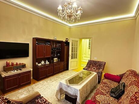 3 otaqlı köhnə tikili - İçəri Şəhər m. - 75 m²