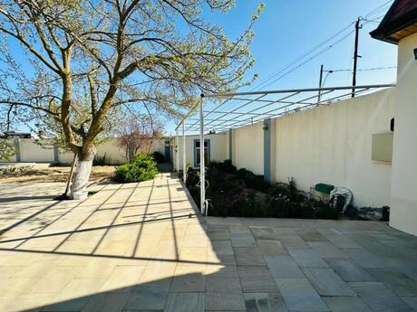 4 otaqlı həyət evi/bağ evi - Mərdəkan q. - 200 m²
