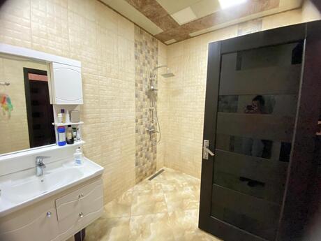 7 otaqlı həyət evi/bağ evi - Binə q. - 180 m²