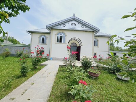 4 otaqlı həyət evi/bağ evi - Qəbələ - 120 m²