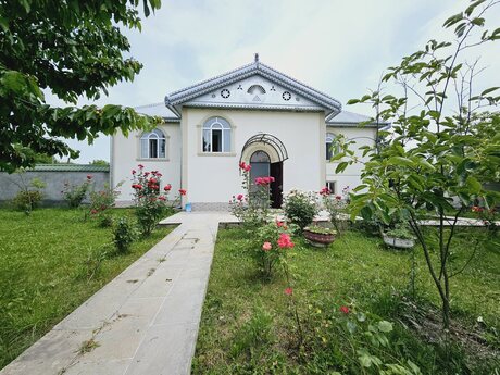 4 otaqlı həyət evi/bağ evi - Qəbələ - 120 m²