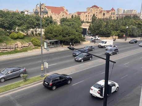 3 otaqlı köhnə tikili - 8 Noyabr m. - 85 m²