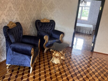 3 otaqlı köhnə tikili - 8 Noyabr m. - 85 m²