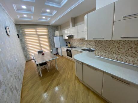 4 otaqlı yeni tikili - Ağ şəhər q. - 160 m²
