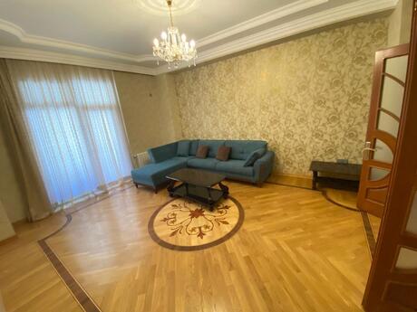 4 otaqlı yeni tikili - Ağ şəhər q. - 160 m²