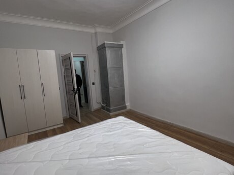 2 otaqlı köhnə tikili - Qara Qarayev m. - 70 m²