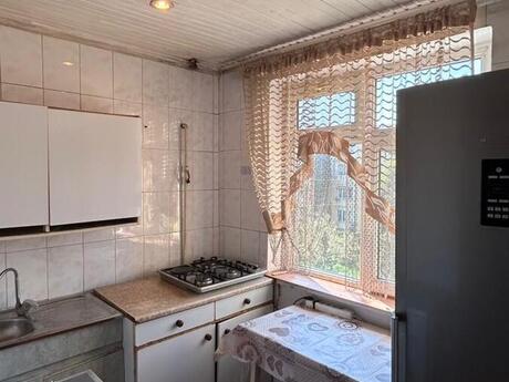 2 otaqlı köhnə tikili - Neftçilər m. - 50 m²