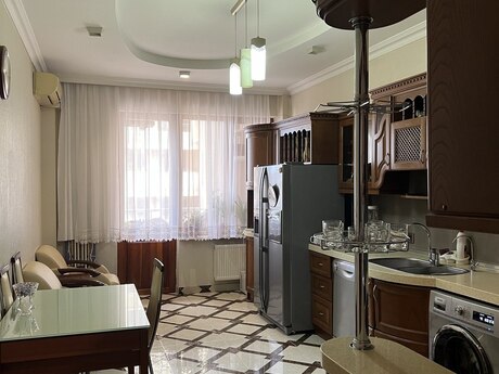 4 otaqlı yeni tikili - Nərimanov r. - 191 m²