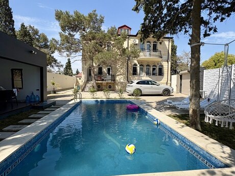 6 otaqlı həyət evi/bağ evi - Şüvəlan q. - 240 m²