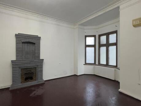 1 otaqlı ofis - 28 May m. - 40 m²