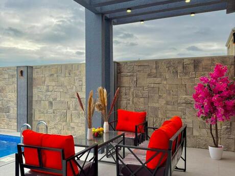 4 otaqlı həyət evi/bağ evi - Mərdəkan q. - 160 m²