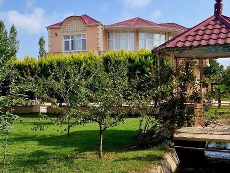 8 otaqlı həyət evi/bağ evi - Xaçmaz - 500 m²