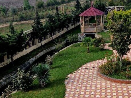 8 otaqlı həyət evi/bağ evi - Xaçmaz - 500 m²