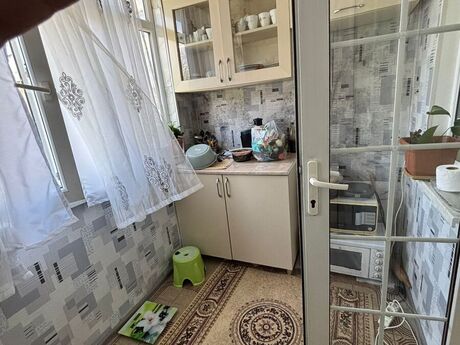 3 otaqlı köhnə tikili - Xalqlar Dostluğu m. - 55 m²