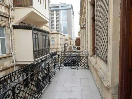 Elan №6115195 - Bakı, Nizami m., 8 otaqlı, 450 m²