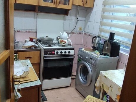 3 otaqlı köhnə tikili - Memar Əcəmi m. - 65 m²