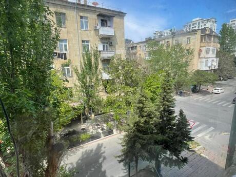 2 otaqlı köhnə tikili - Elmlər Akademiyası m. - 65 m²