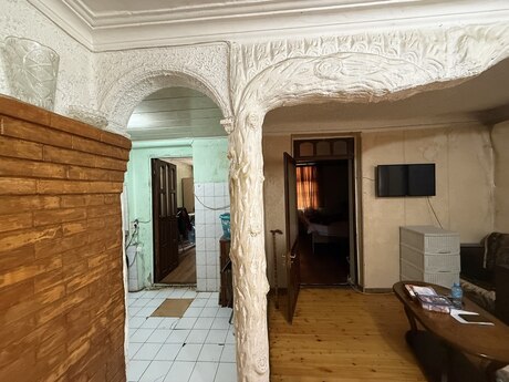 3 otaqlı köhnə tikili - İnşaatçılar m. - 54 m²