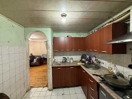 3 otaqlı köhnə tikili - İnşaatçılar m. - 54 m²