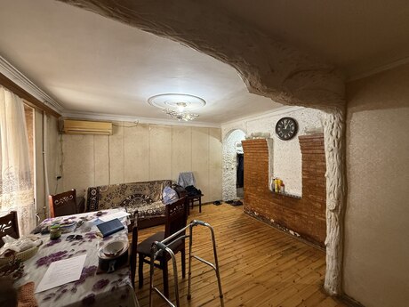 3 otaqlı köhnə tikili - İnşaatçılar m. - 54 m²