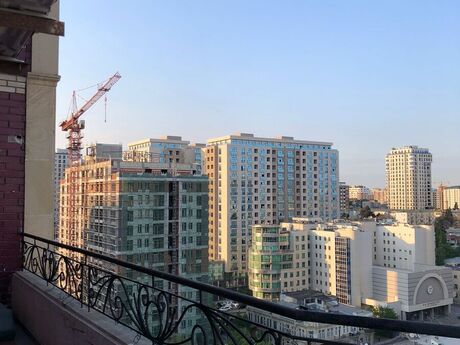 3 otaqlı yeni tikili - 28 May m. - 180 m²