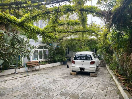 8 otaqlı həyət evi/bağ evi - Novxanı q. - 250 m²