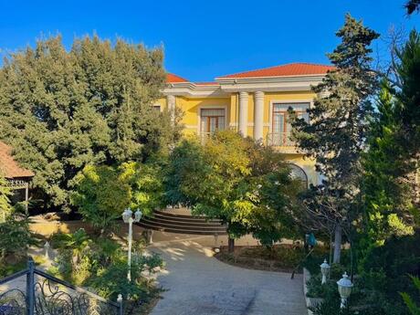 6 otaqlı həyət evi/bağ evi - Bilgəh q. - 450 m²