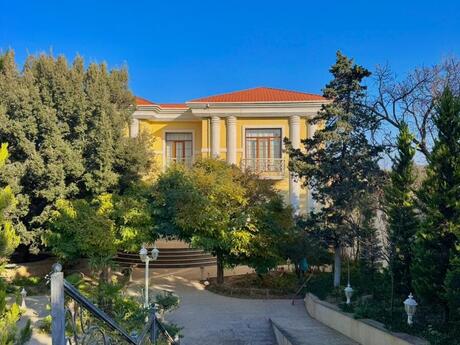 6 otaqlı həyət evi/bağ evi - Bilgəh q. - 450 m²