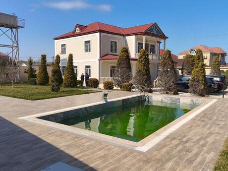 7 otaqlı həyət evi/bağ evi - Novxanı q. - 250 m²