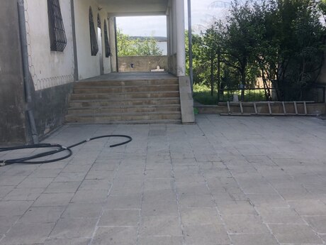 8 otaqlı həyət evi/bağ evi - Bakıxanov q. - 408 m²