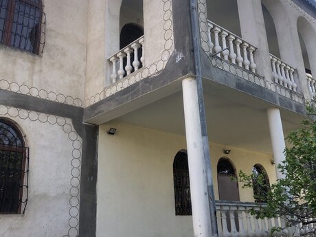 8 otaqlı həyət evi/bağ evi - Bakıxanov q. - 408 m²