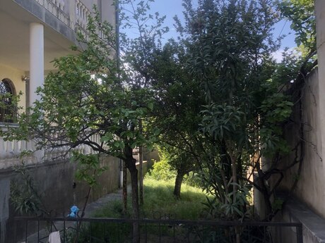 8 otaqlı həyət evi/bağ evi - Bakıxanov q. - 408 m²