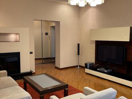 Elan №6089230 - Bakı, 28 May m., 3 otaqlı, 80 m², 2/5 mərtəbə
