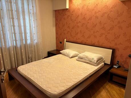 3 otaqlı köhnə tikili - 28 May m. - 80 m²