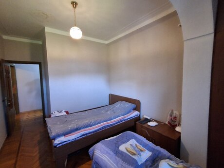 2 otaqlı köhnə tikili - 8-ci mikrorayon q. - 45 m²