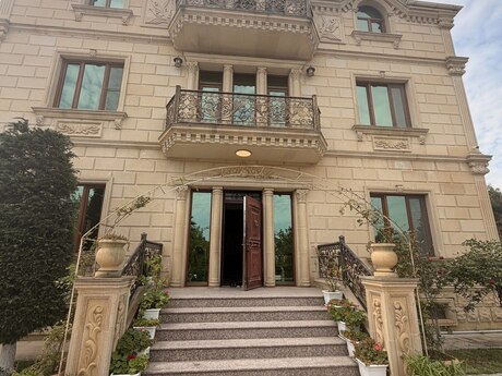 7 otaqlı həyət evi/bağ evi - Mərdəkan q. - 450 m²