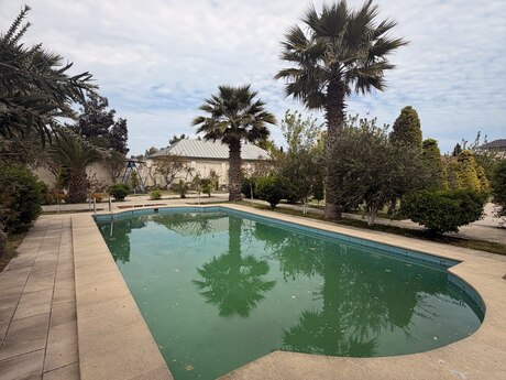 7 otaqlı həyət evi/bağ evi - Mərdəkan q. - 450 m²