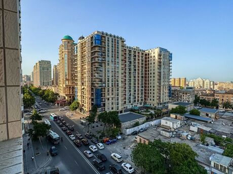 4 otaqlı yeni tikili - Elmlər Akademiyası m. - 216 m²