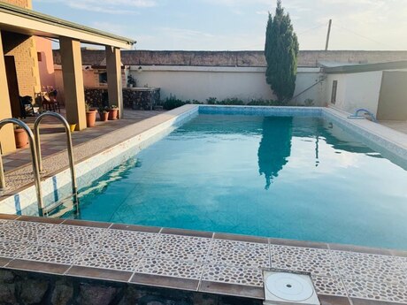 5 otaqlı həyət evi/bağ evi - Şüvəlan q. - 380 m²