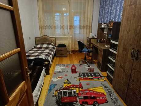 3 otaqlı köhnə tikili - Bakıxanov q. - 90 m²