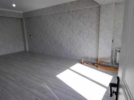 3 otaqlı köhnə tikili - İnşaatçılar m. - 70 m²